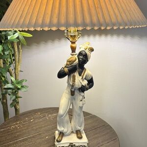 Vintage Figurine Table Lamp – Elegant Statement Decor – Unique Artistic Piece